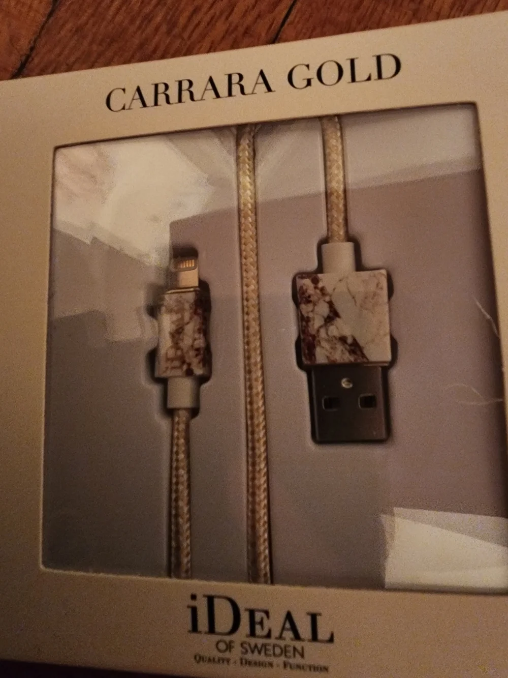 Brand New In Bix Iphone Carrara Gold Fashion Lightning Cable (2m) - Gold/White